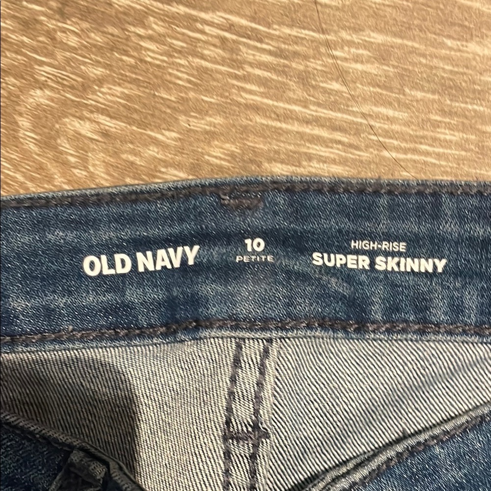 Old Navy High Rise Super Skinny Jeans with Tapered Leg (B) - Picture 2 of 5